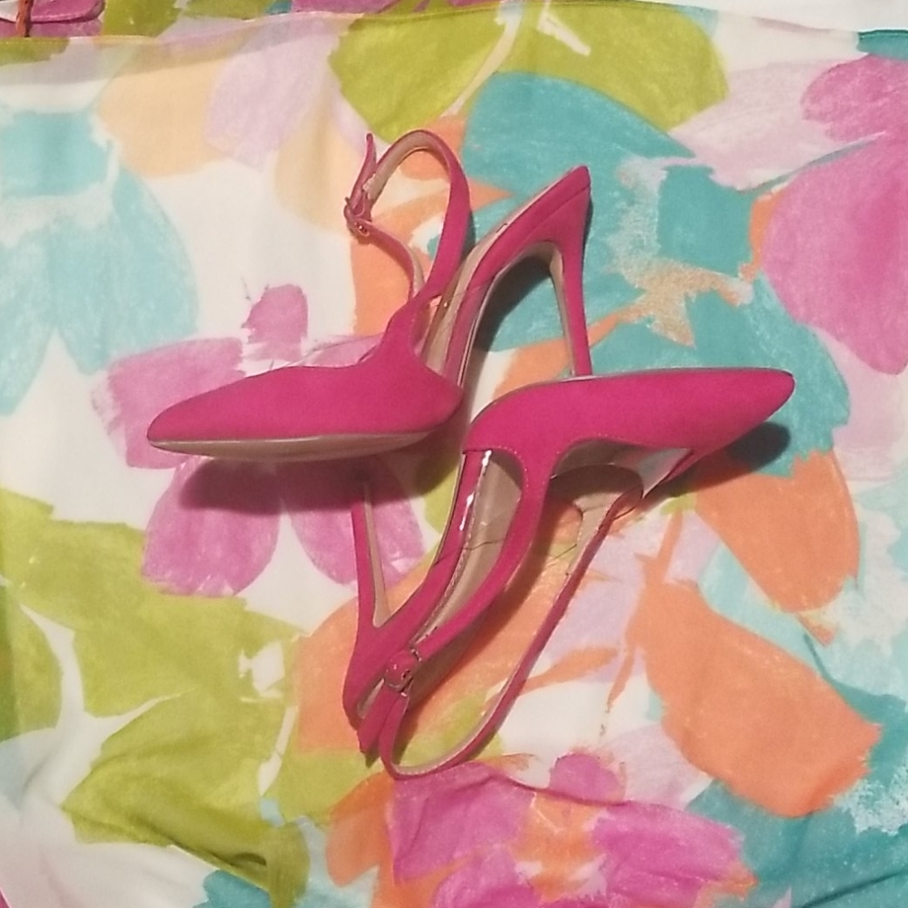 *size 6 shoe*dark pink*stap*